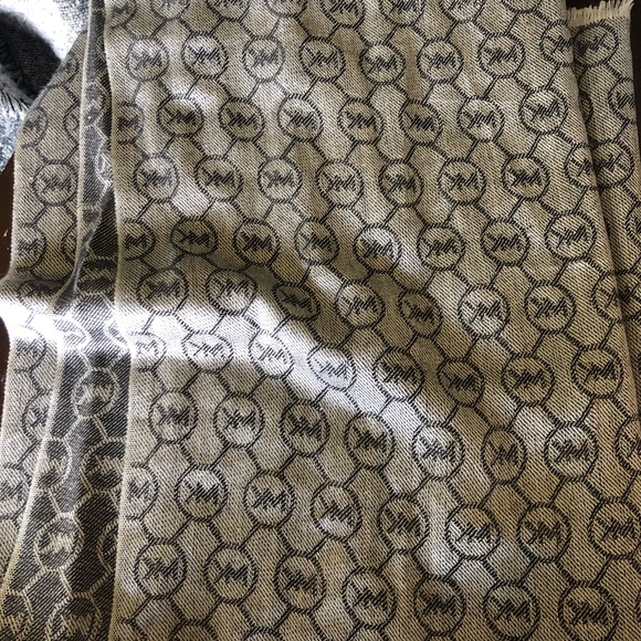 Michael Kors Scarf - Picture 1 of 1
